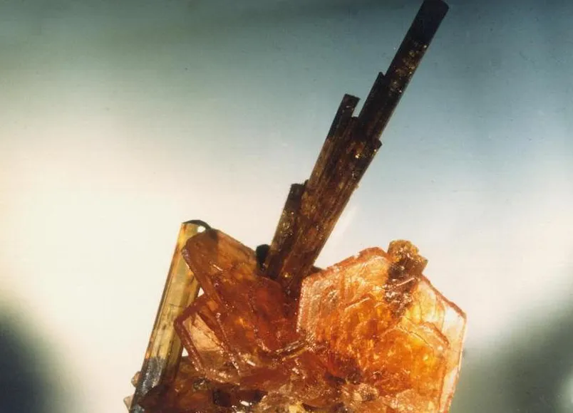Hydroxylbastnäsite (Ce) / Allanite (Ce), Trimouns, Luzenac, Ariège, France image