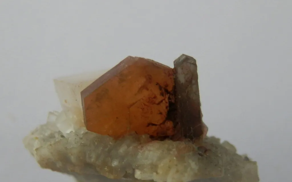 Hydroxylbastnäsite (Ce) / Allanite (Ce), Trimouns, Luzenac, Ariège, France image