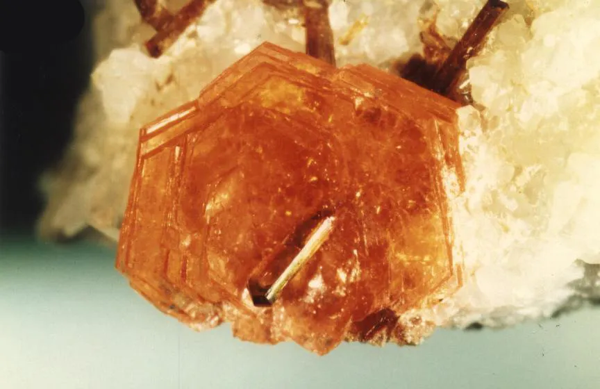 Hydroxylbastnäsite (Ce) / Allanite (Ce), Trimouns, Luzenac, Ariège, France image