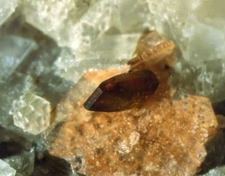 Hydroxylbastnäsite (Ce) + Allanite ?, Trimouns, Luzenac, Ariège, France image