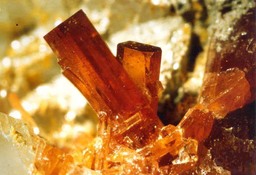 Hydroxylbastnäsite (Ce) - Allongée, Trimouns, Luzenac, Ariège, France image