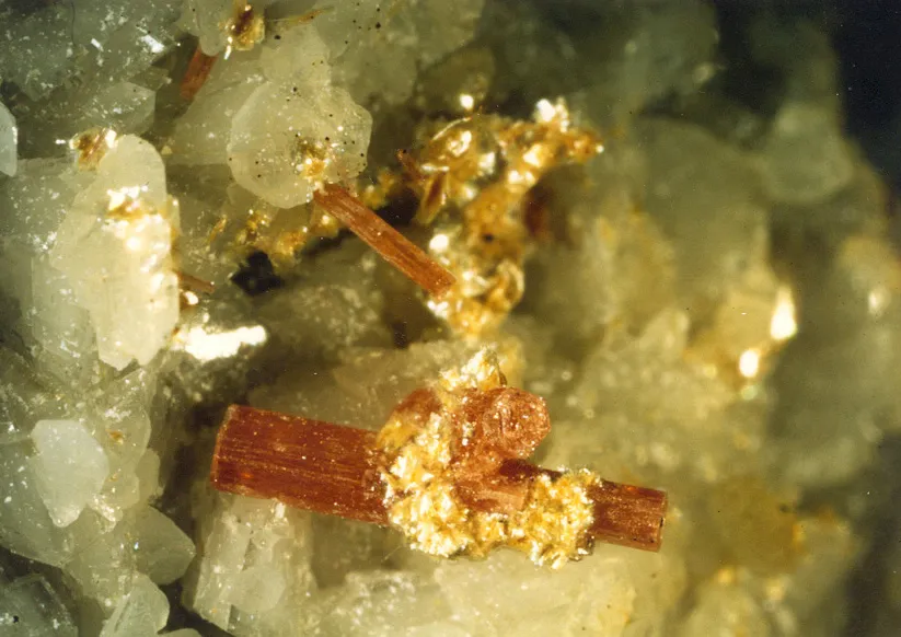 Hydroxylbastnäsite (Ce) - Allongée, Trimouns, Luzenac, Ariège, France image
