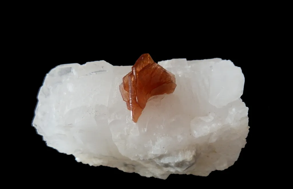 Hydroxylbastnäsite (Ce) / Calcite, Trimouns, Luzenac, Ariège, France image