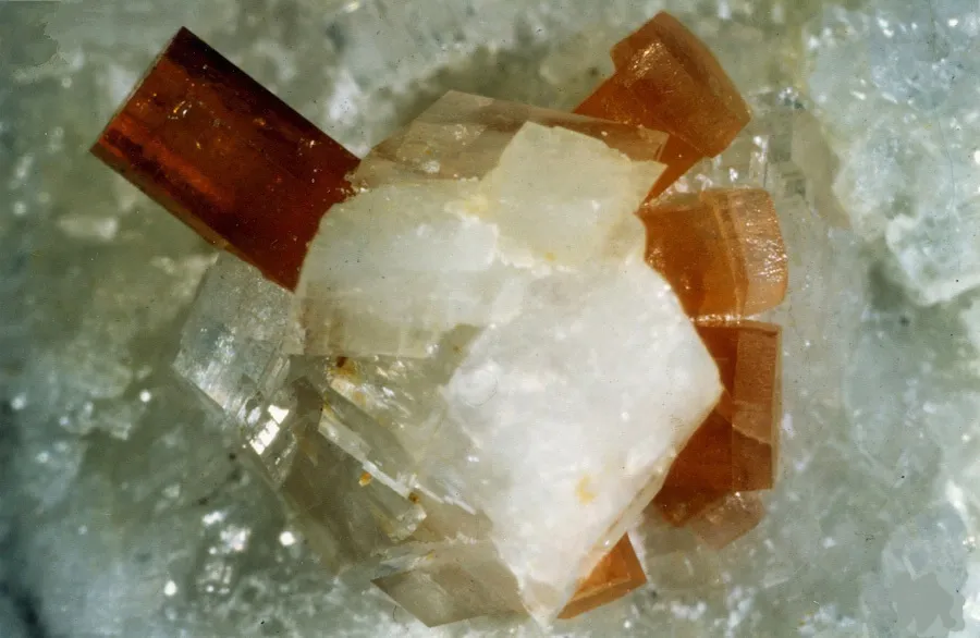 Hydroxylbastnäsite (Ce) - Sceptre, Trimouns, Luzenac, Ariège, France image