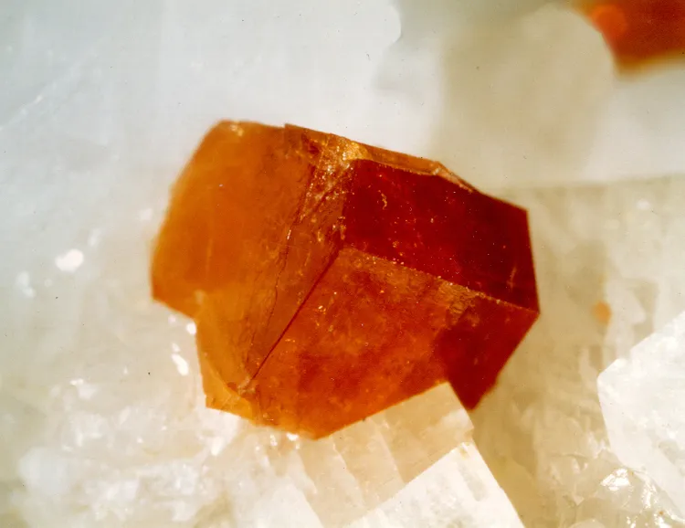 Hydroxylbastnäsite (Ce) - Trapu, Trimouns, Luzenac, Ariège, France image