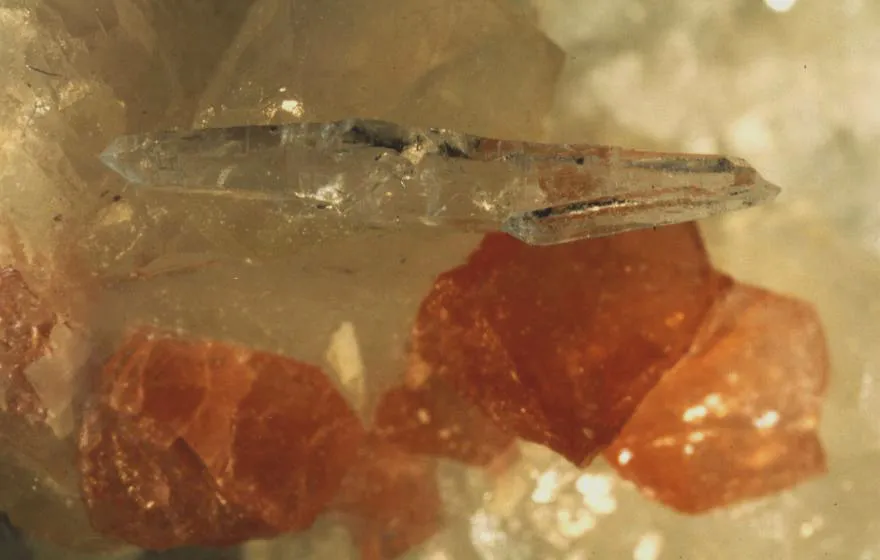 Hydroxylbastnäsite / Quartz, Trimouns, Luzenac, Ariège, France image