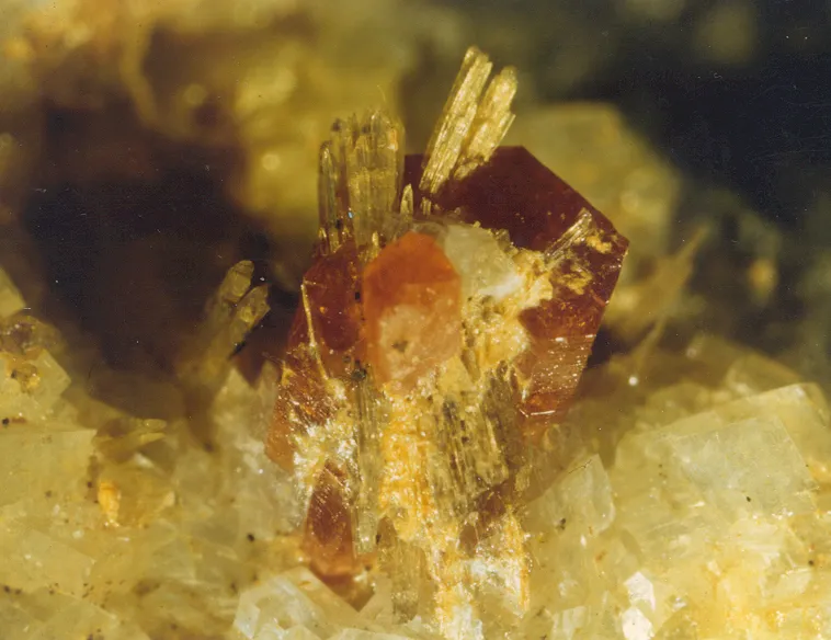 Hydroxylbastnäsite(Ce) / Dissakisite (Ce), Trimouns, Luzenac, Ariège, France image