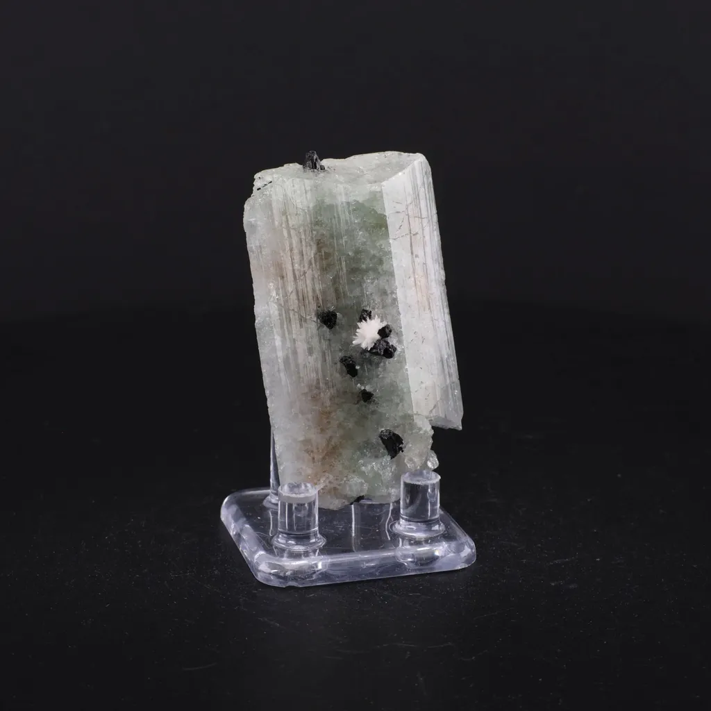 Hydroxylherderite - image 2