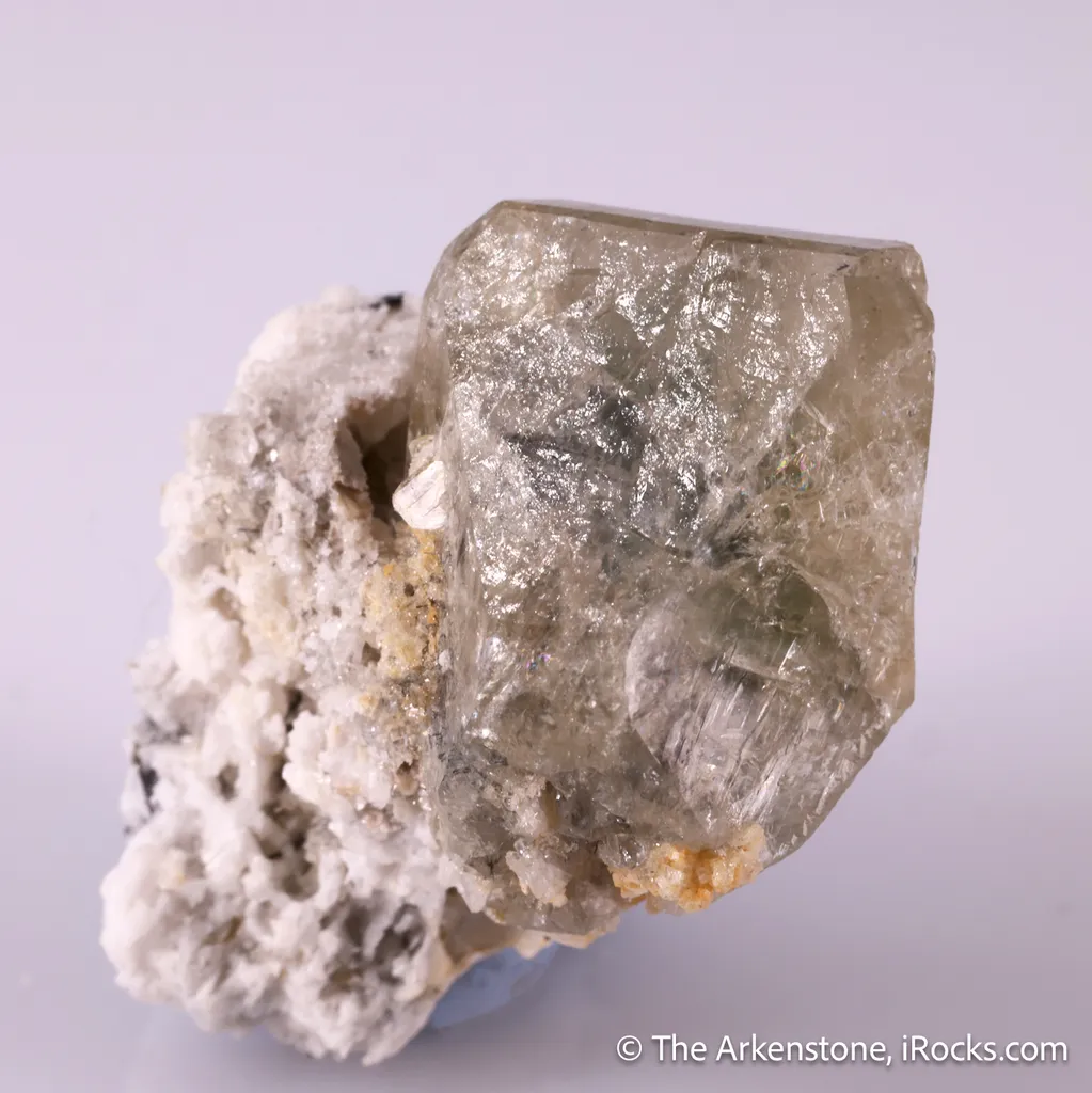 Hydroxylherderite on Albite