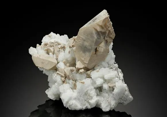 HYDROXYLHERDERITE with Albite image