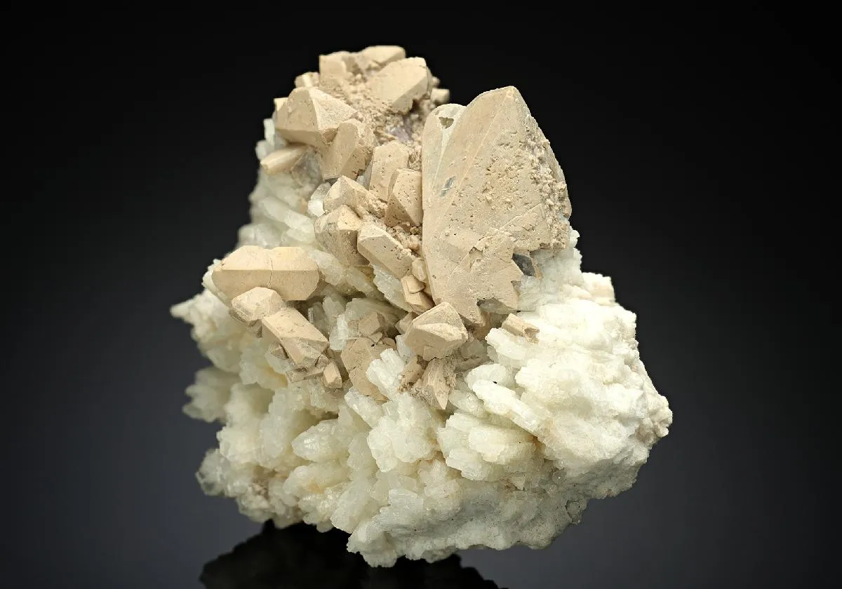 HYDROXYLHERDERITE with Albite - image 1
