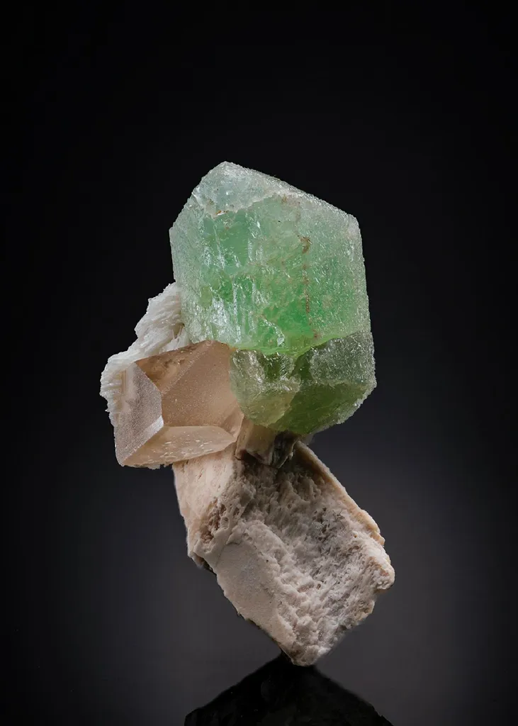 HYDROXYLHERDERITE with Topaz and Microcline image