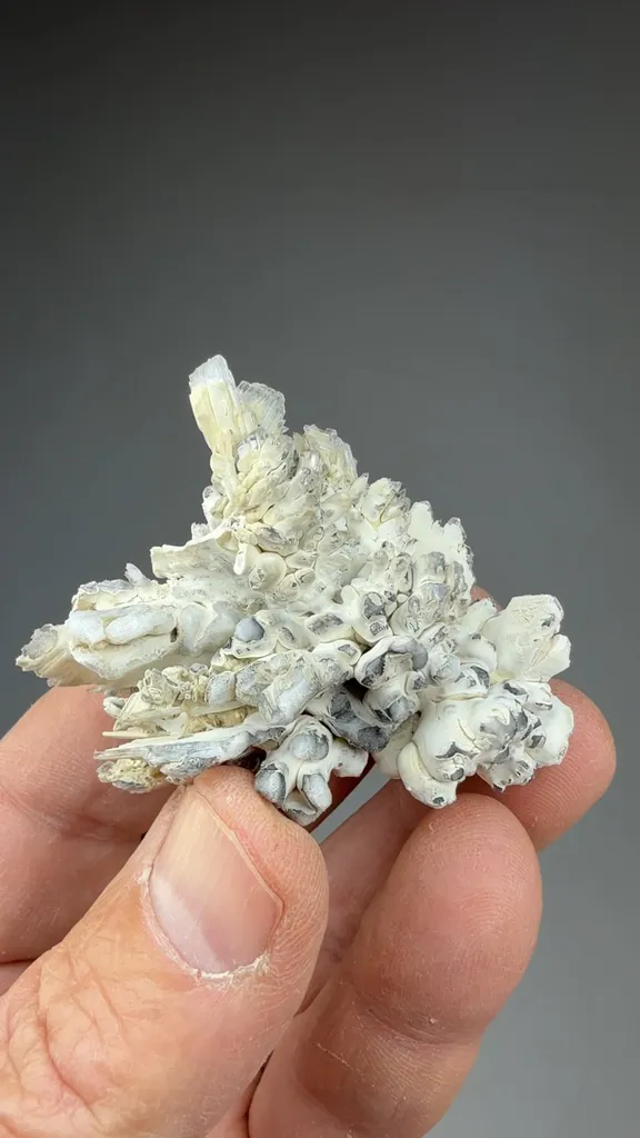 Hydrozincite with Gypsum - image 2