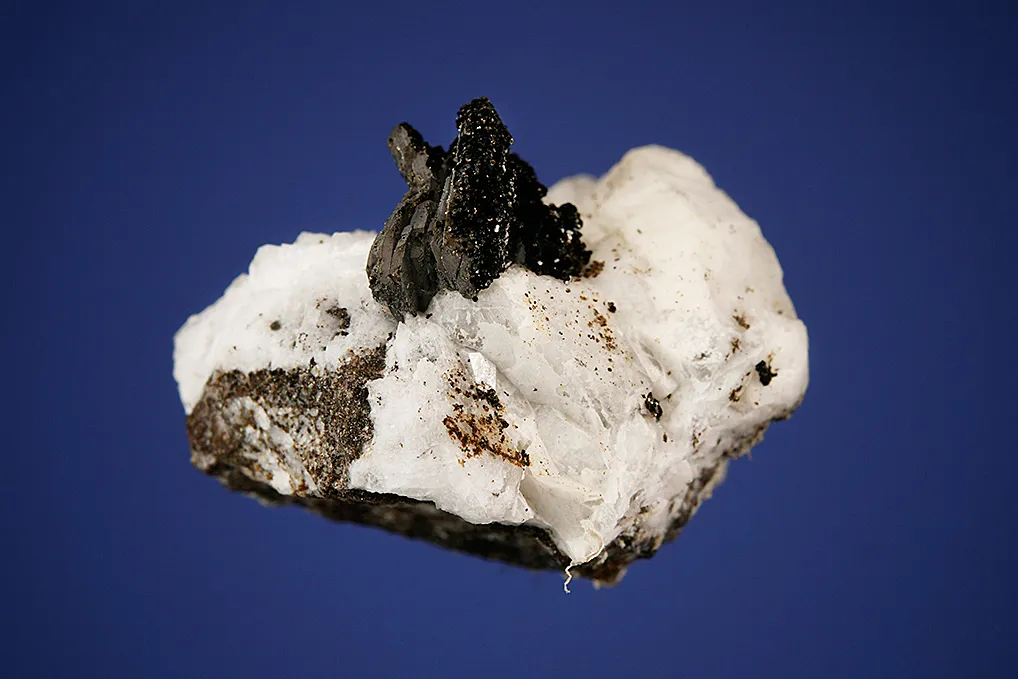 Ilmenite on Catapleiite - image 4