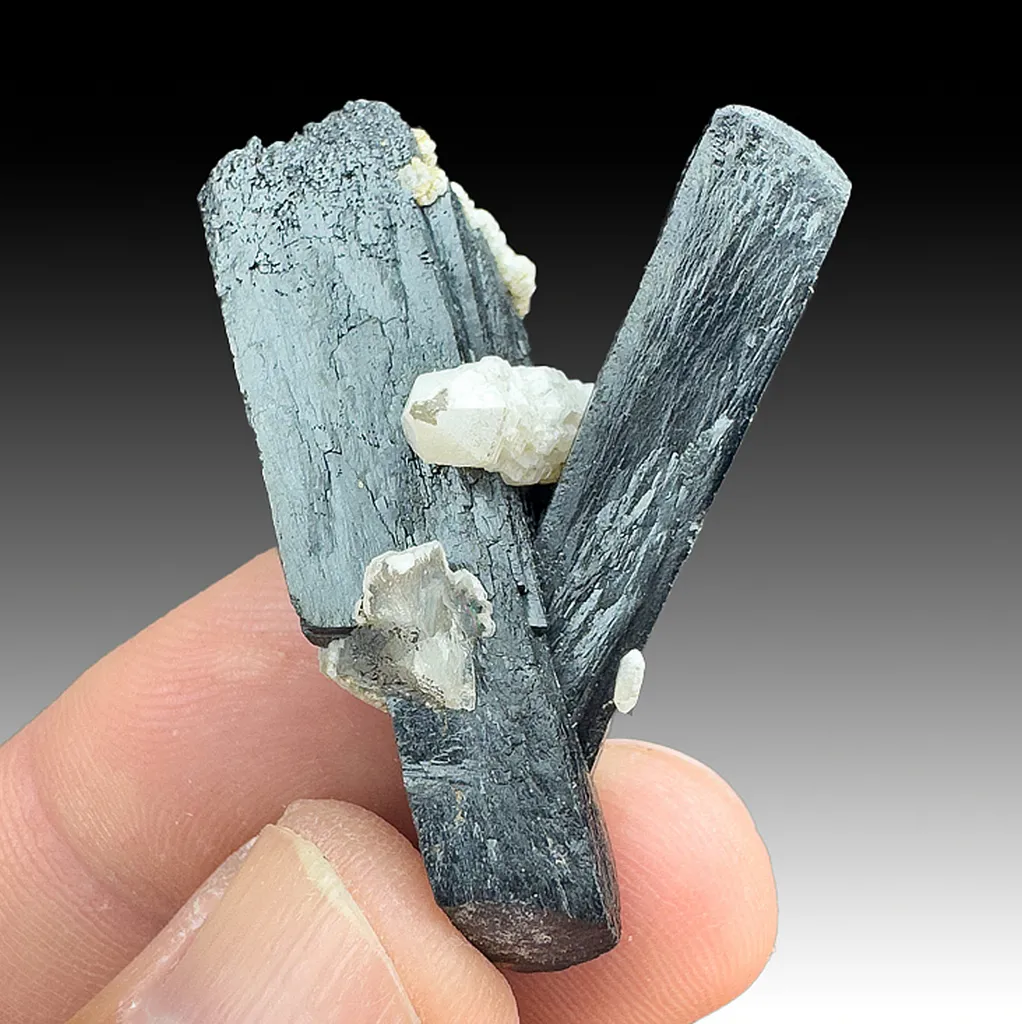 Ilvaite image