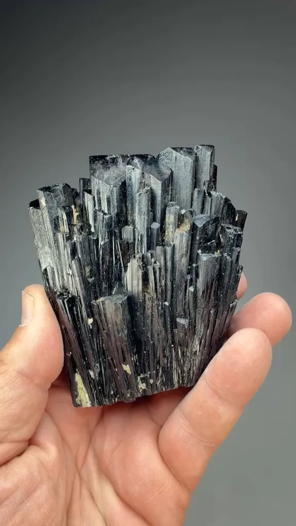 Ilvaite image