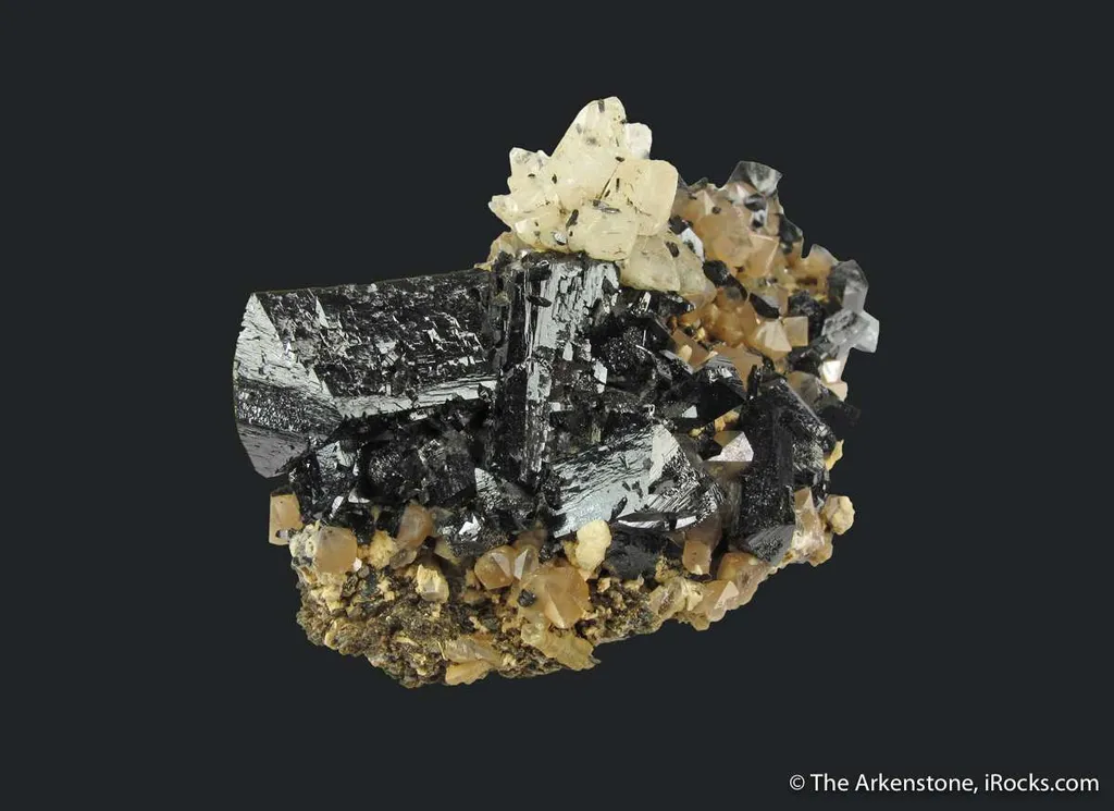 Ilvaite, Calcite, Quartz on Hedenbergite - image 4