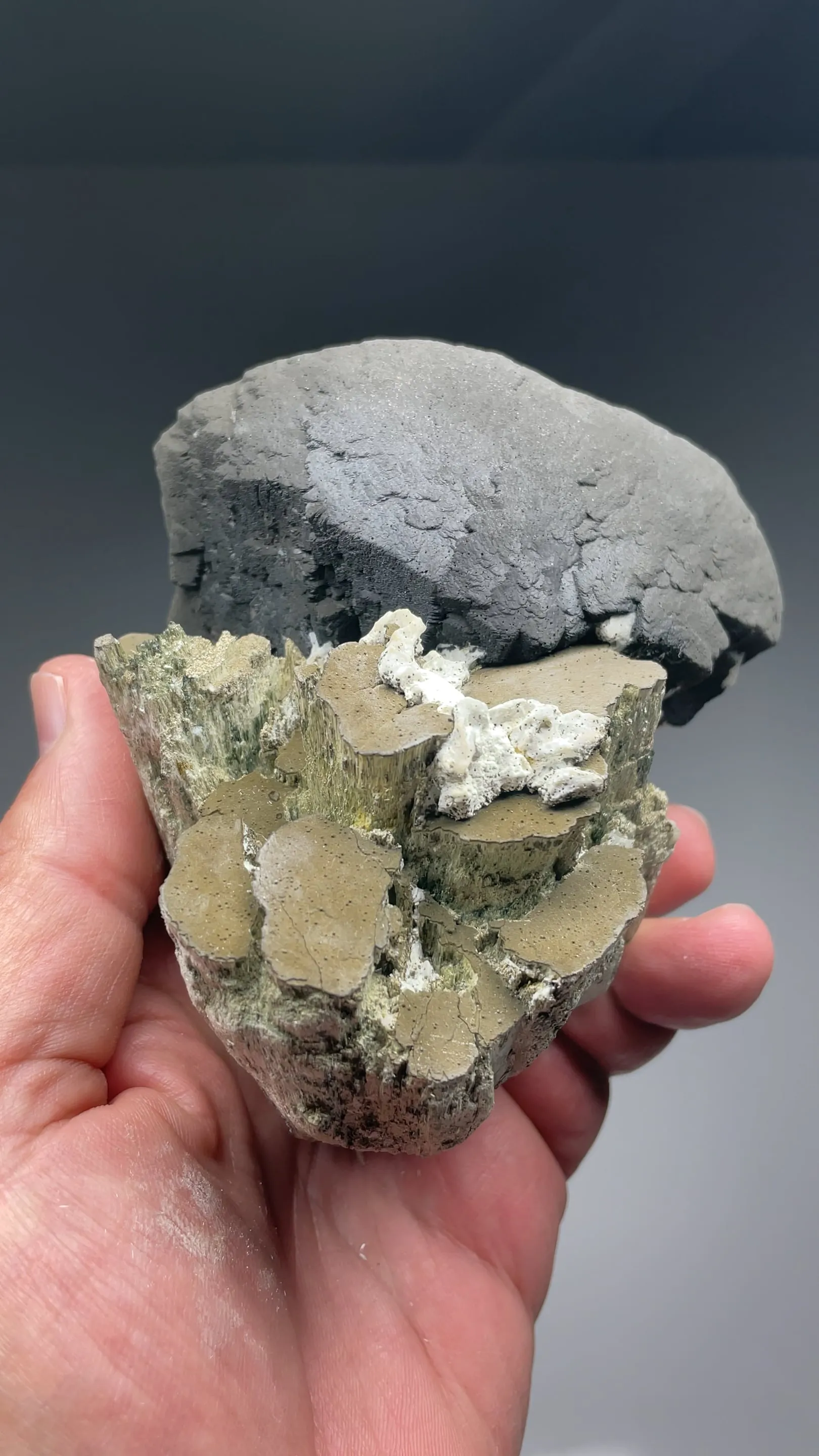 Ilvaite with Hedenbergite - image 2