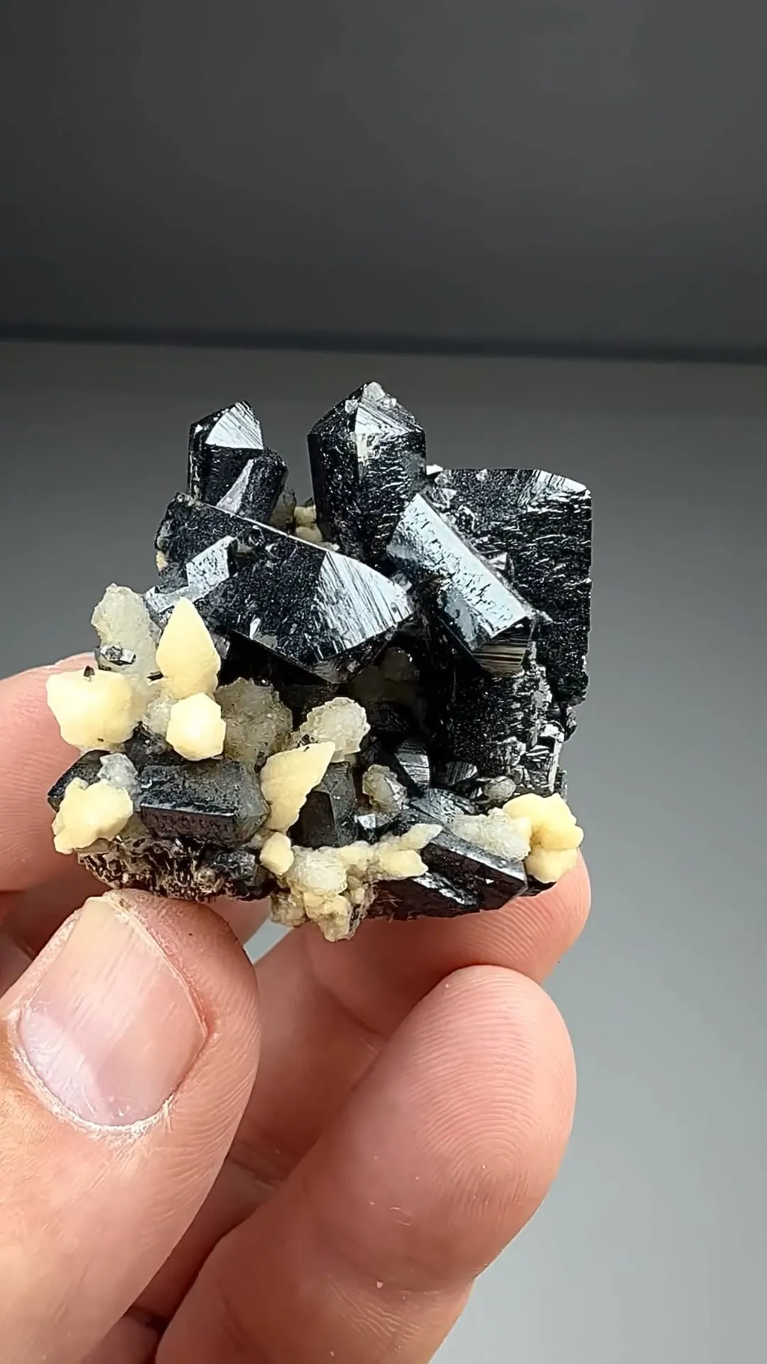 Ilvaite with Quartz, Calcite (932) - image 2