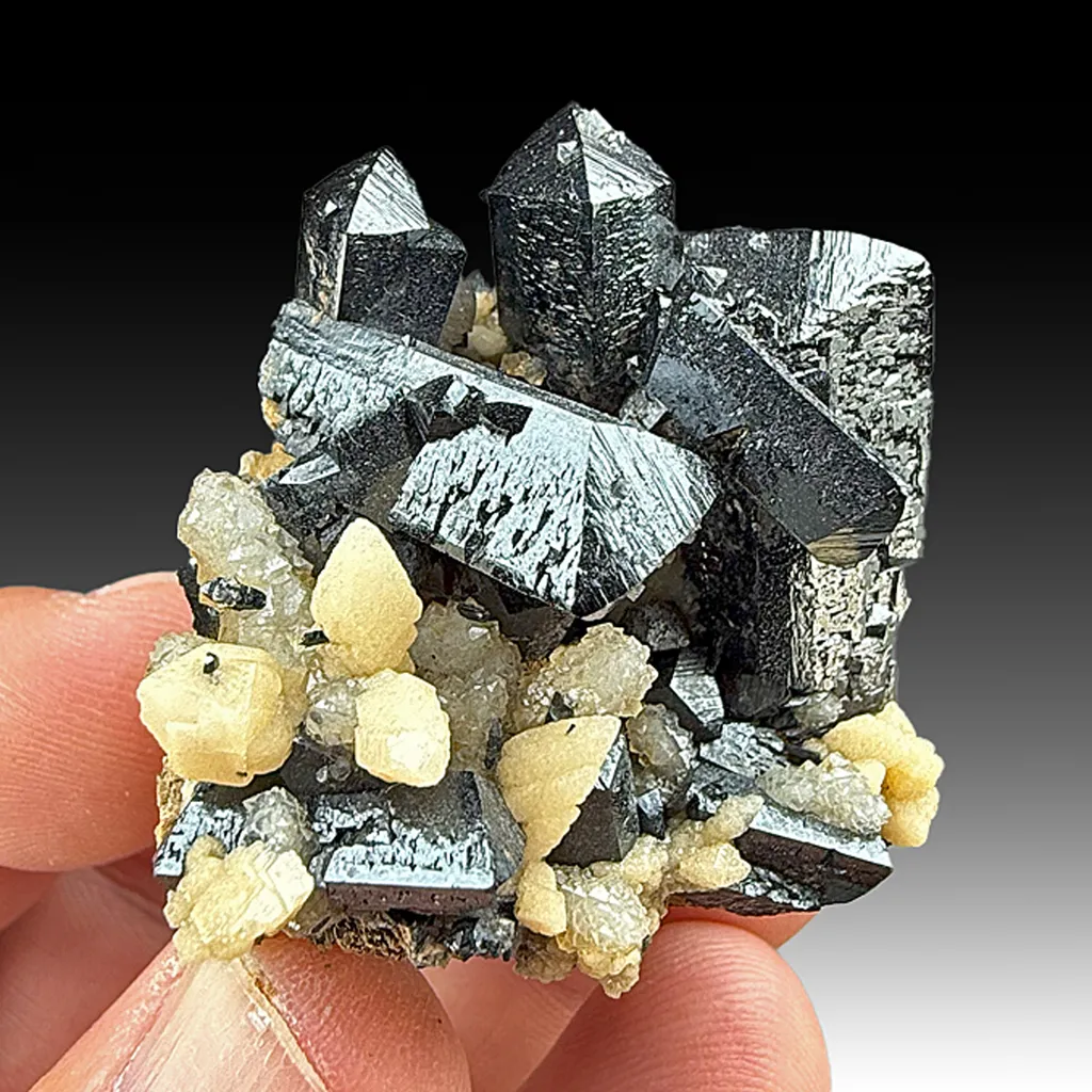 Ilvaite with Quartz, Calcite (932) image