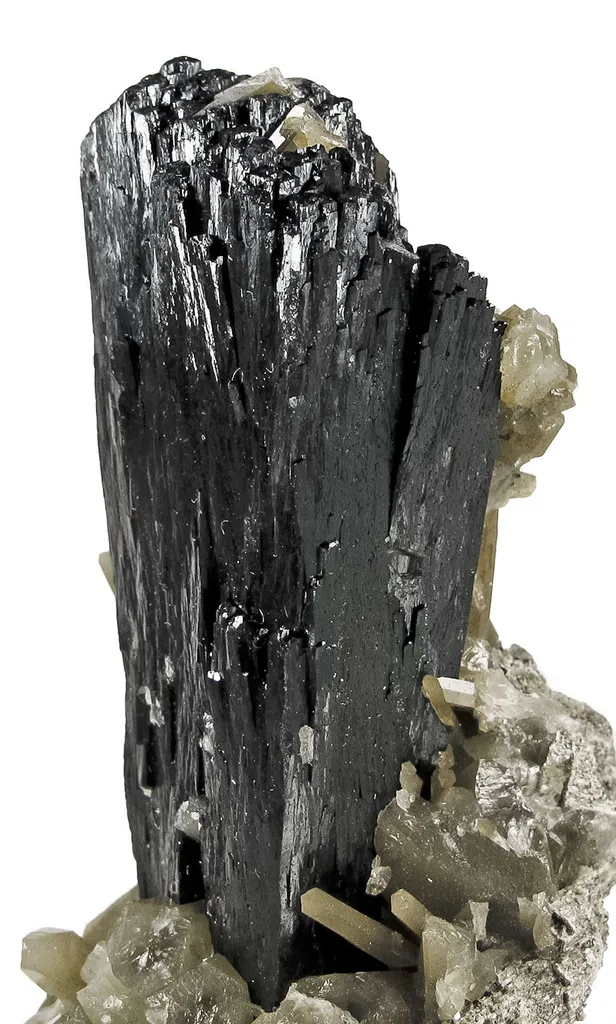 Ilvaite With Quartz Included By Hedenbergite - image 3