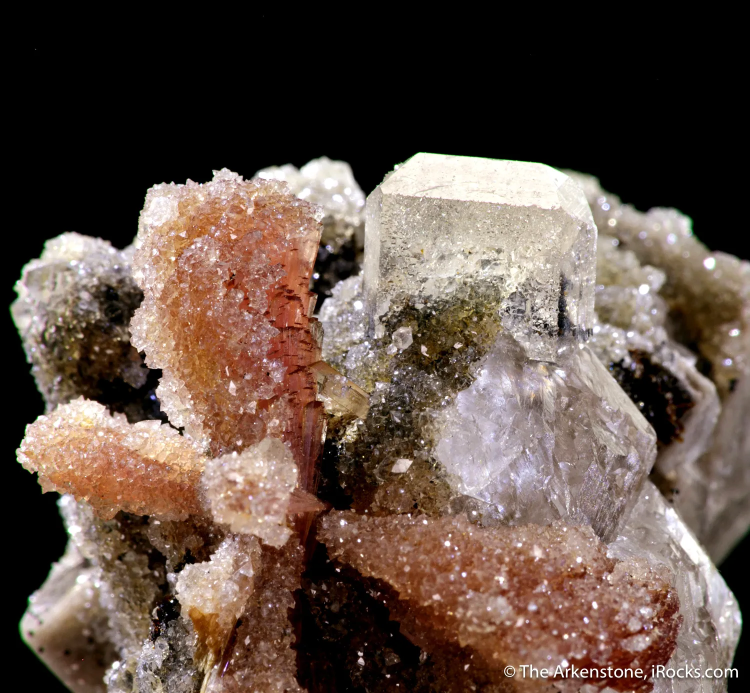 Inesite and Fluorapophyllite-(K), on Hubeite - image 4
