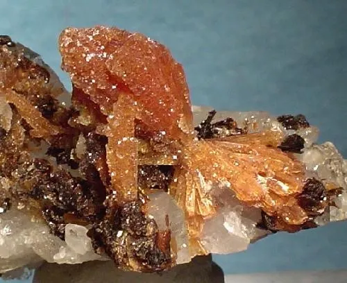 Inesite, Hubeite, Apophyllite - image 2