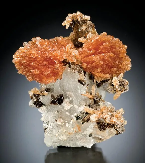 Inesite, hubeite, Quartz - image 1