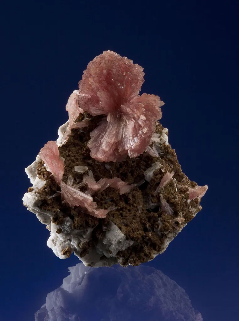 Inesite on Hubeite image