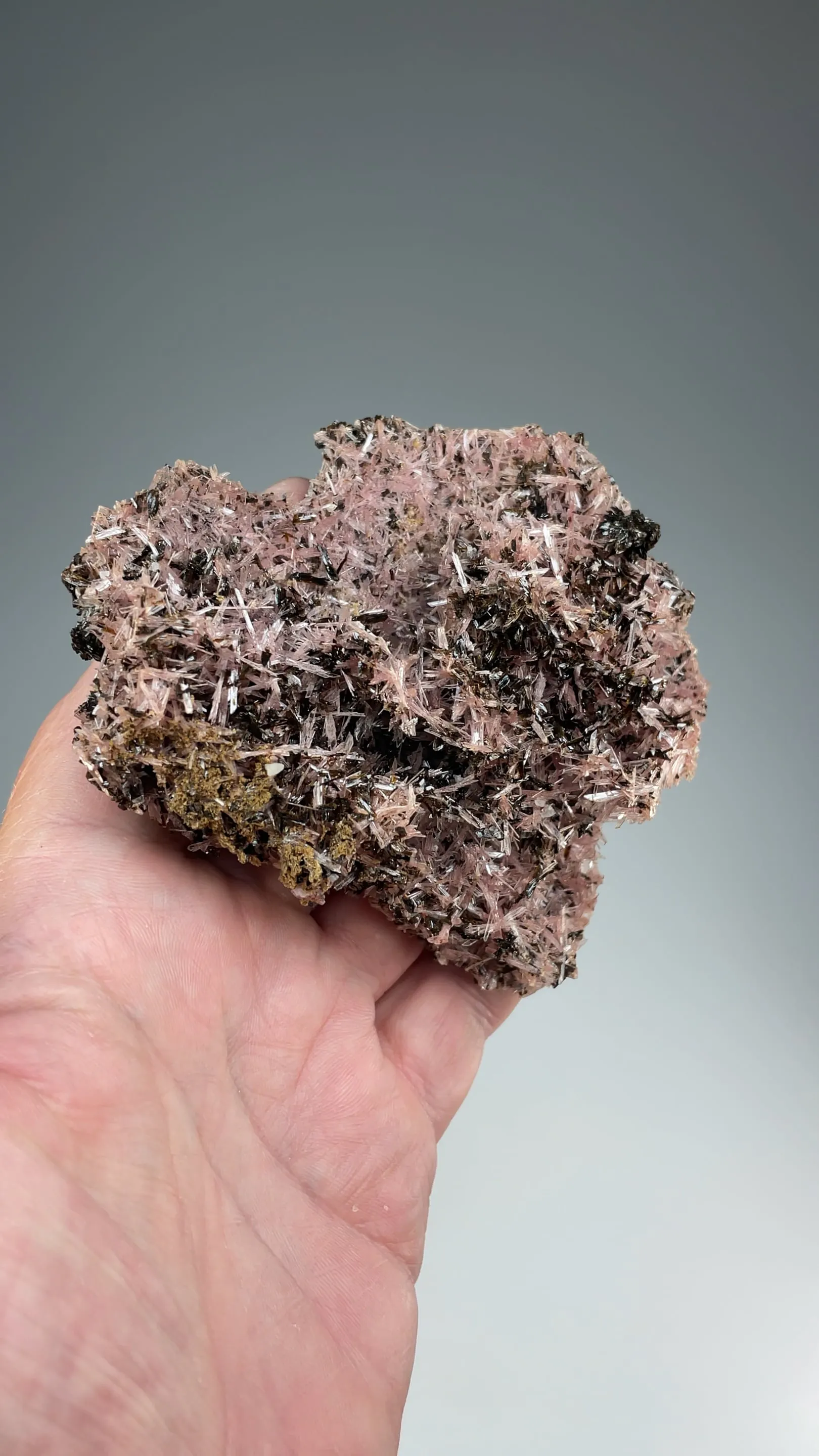 Inesite with Hubeite - image 2