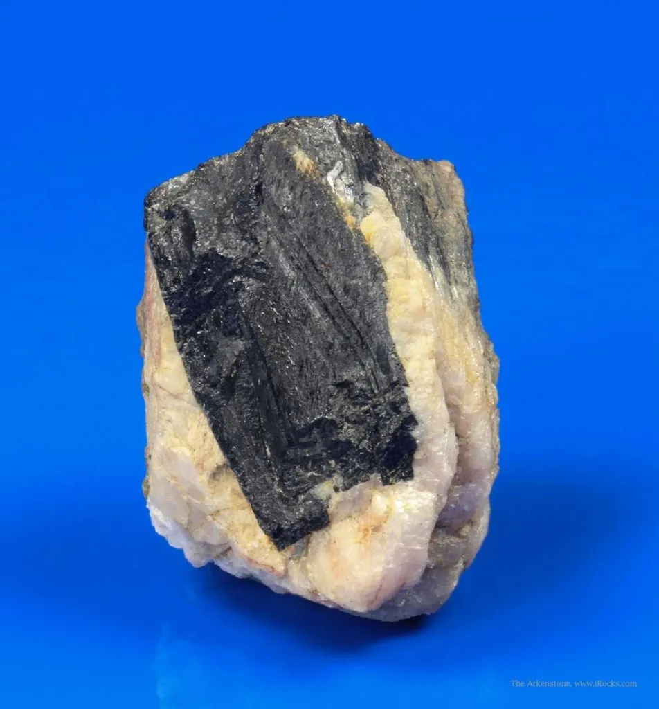 Ixiolite Crystal With Cleavelandite - image 2