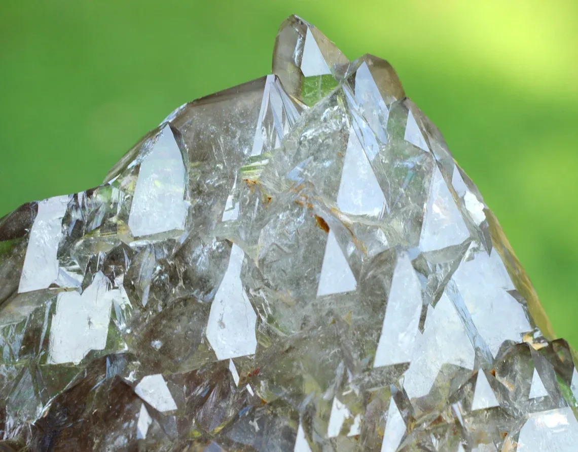 Jacaré Elestial Smoky Quartz - 690 grams - Minas Gerais, Brazil - image 5