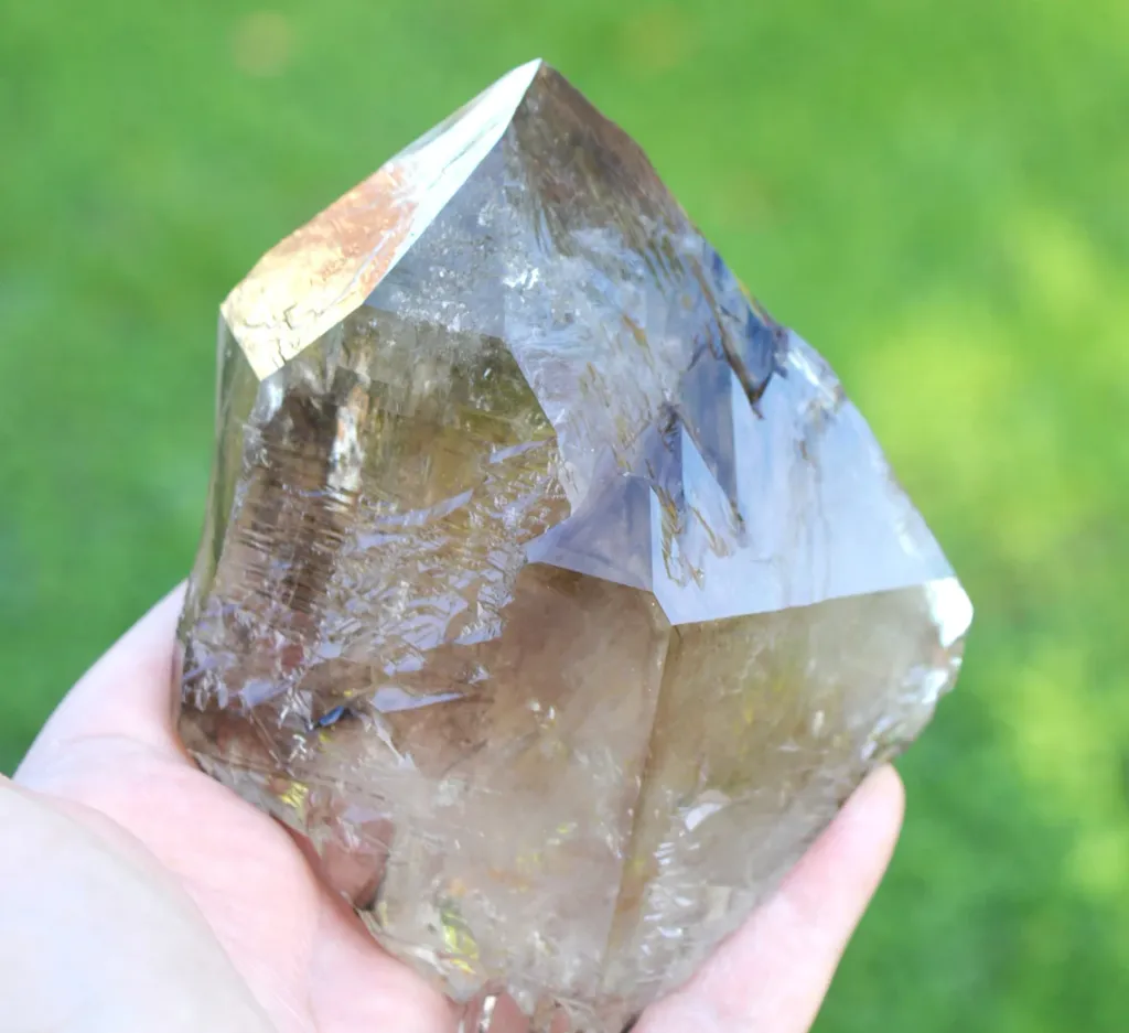 Jacaré Elestial Smoky Quartz - 690 grams - Minas Gerais, Brazil image