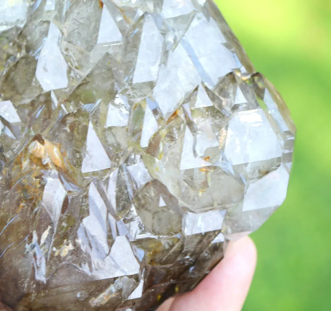 Jacaré Elestial Smoky Quartz - 690 grams - Minas Gerais, Brazil - image 6