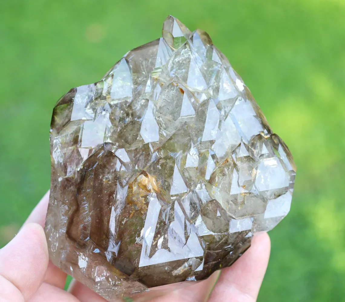 Jacaré Elestial Smoky Quartz - 690 grams - Minas Gerais, Brazil - image 4