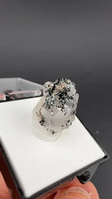 Jacobsite with Calcite