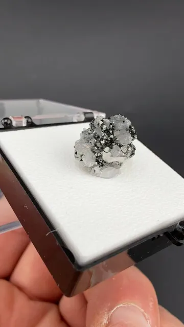Jacobsite with Calcite