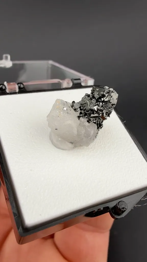 Jacobsite with Calcite - image 1