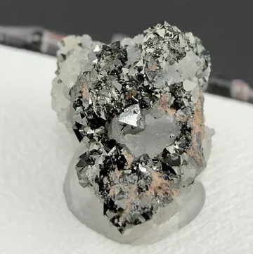 Jacobsite with Calcite
