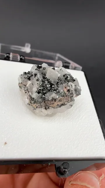 Jacobsite with Calcite