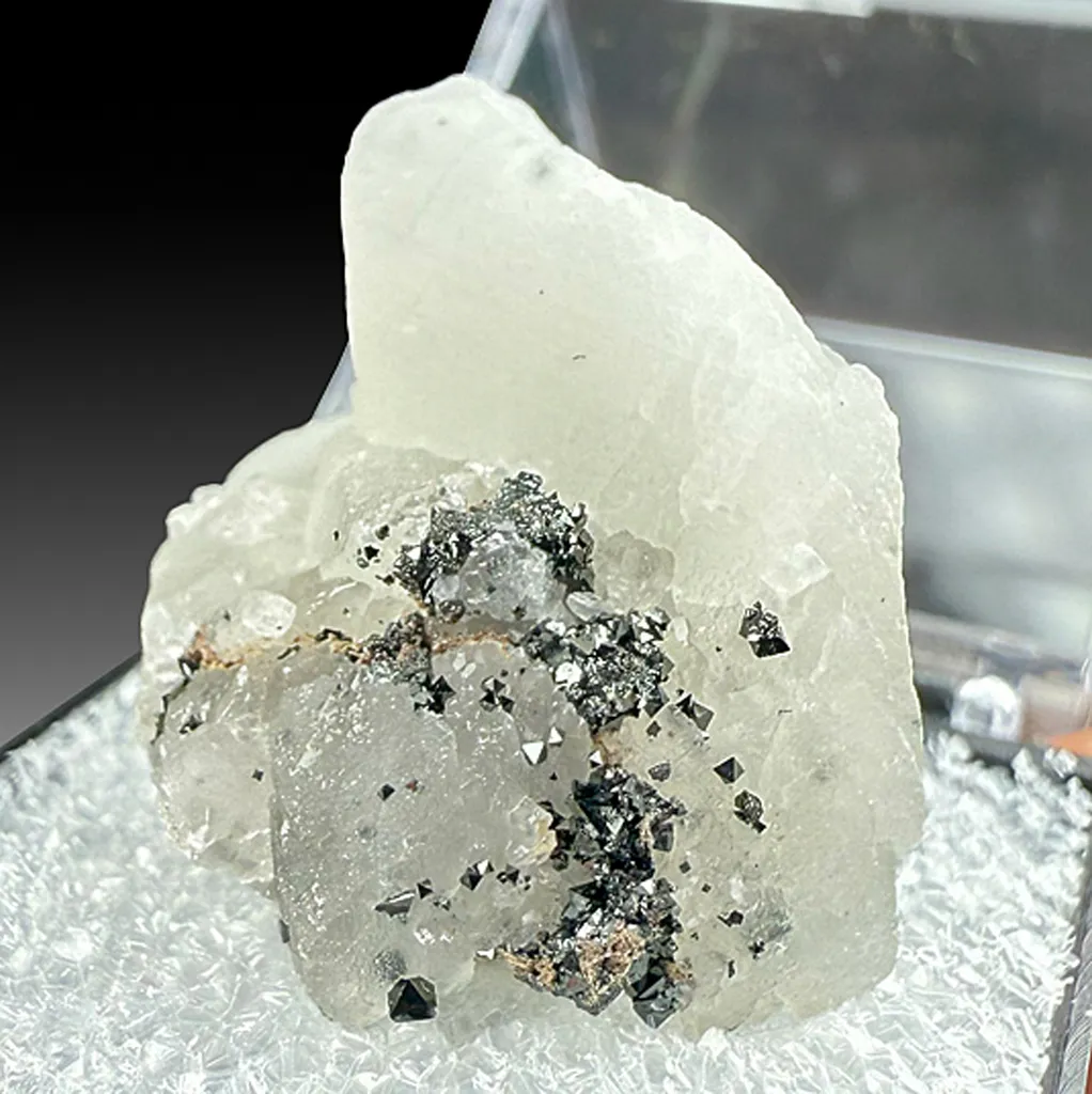 Jacobsite with Calcite image
