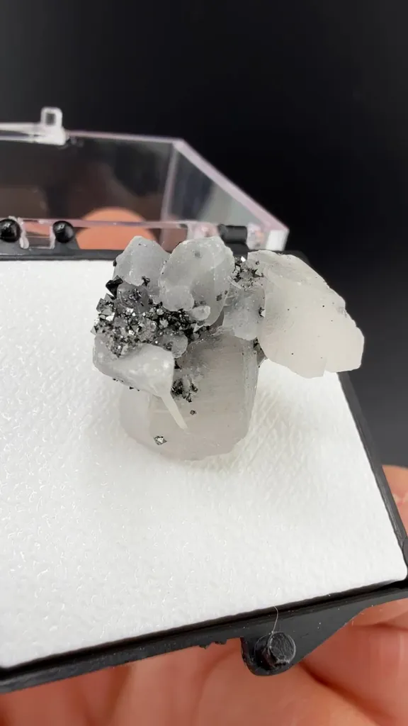 Jacobsite with Calcite - image 1