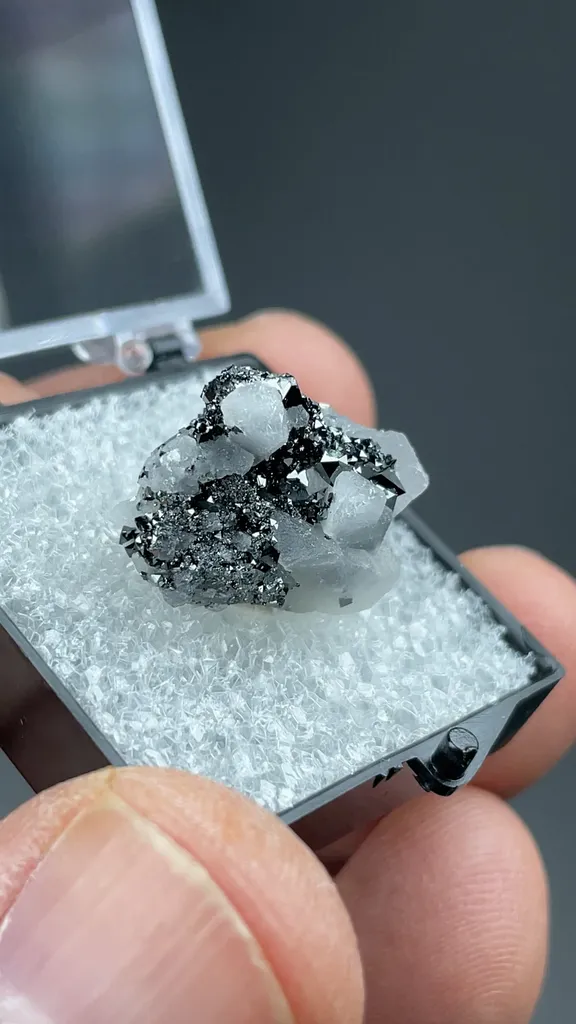 Jacobsite with Calcite - image 2