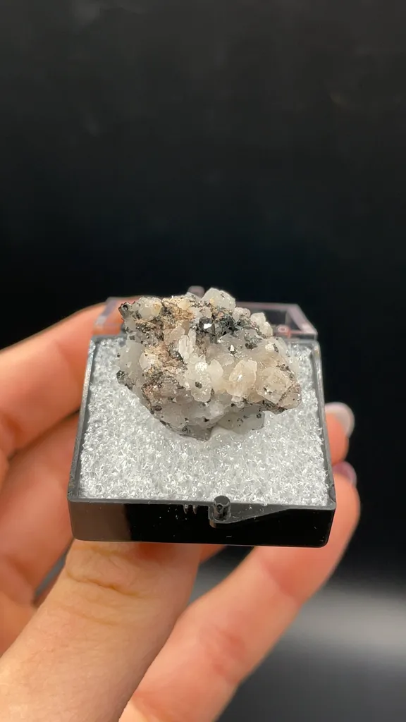 Jacobsite with Calcite - image 2
