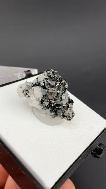 Jacobsite with Calcite