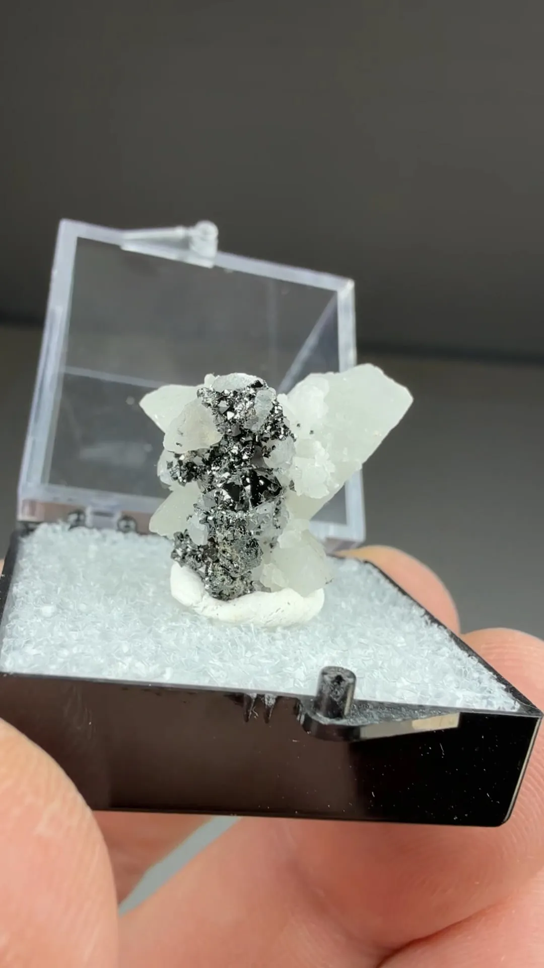 Jacobsite with Calcite - image 2