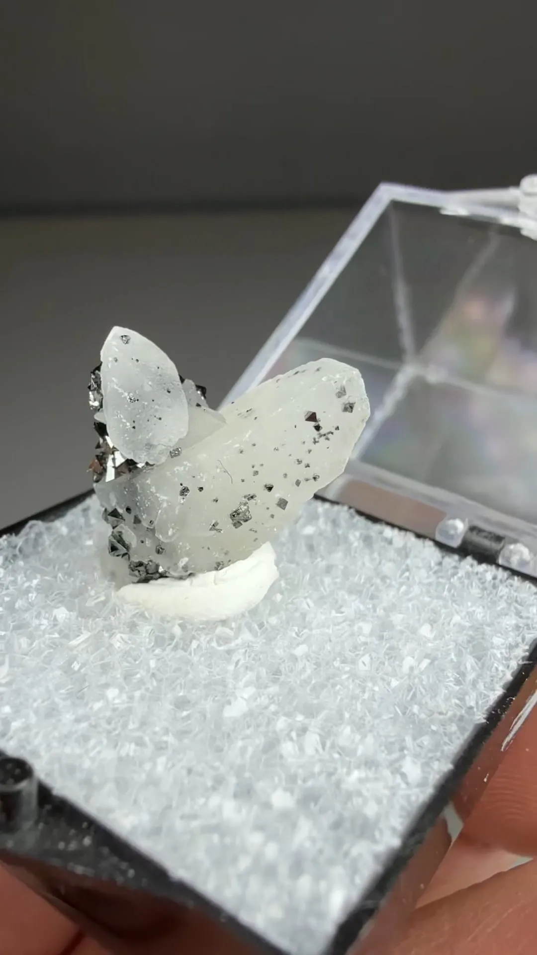 Jacobsite with Calcite - image 2