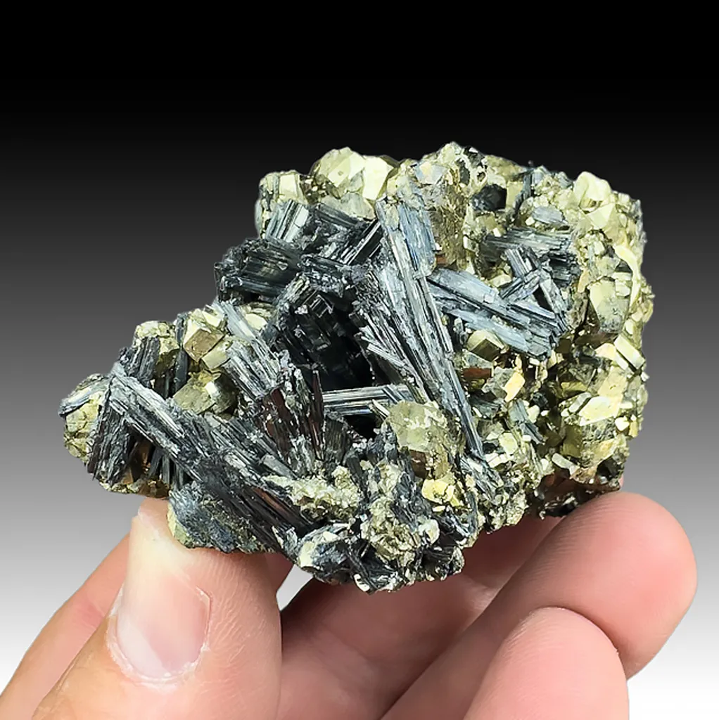 Jamesonite with Pyrite image