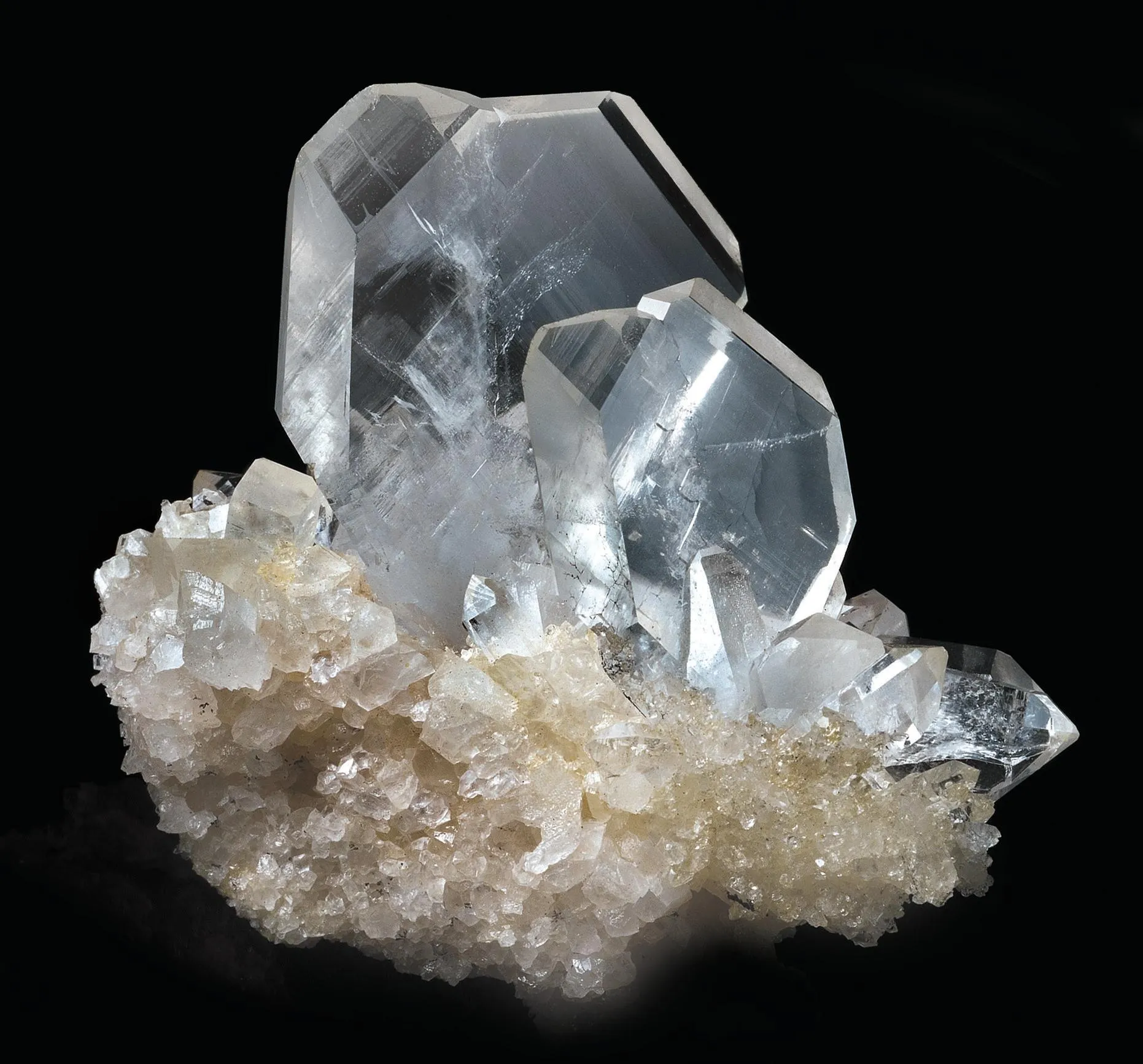 Japan-law Quartz twins on Magnesite - image 1