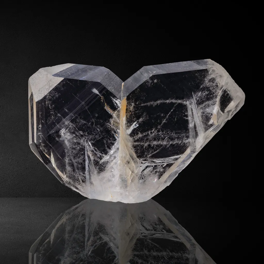 ''Japan law twin'' Quartz from Nepal, Province No. 1, Gunyahang quartz mine image